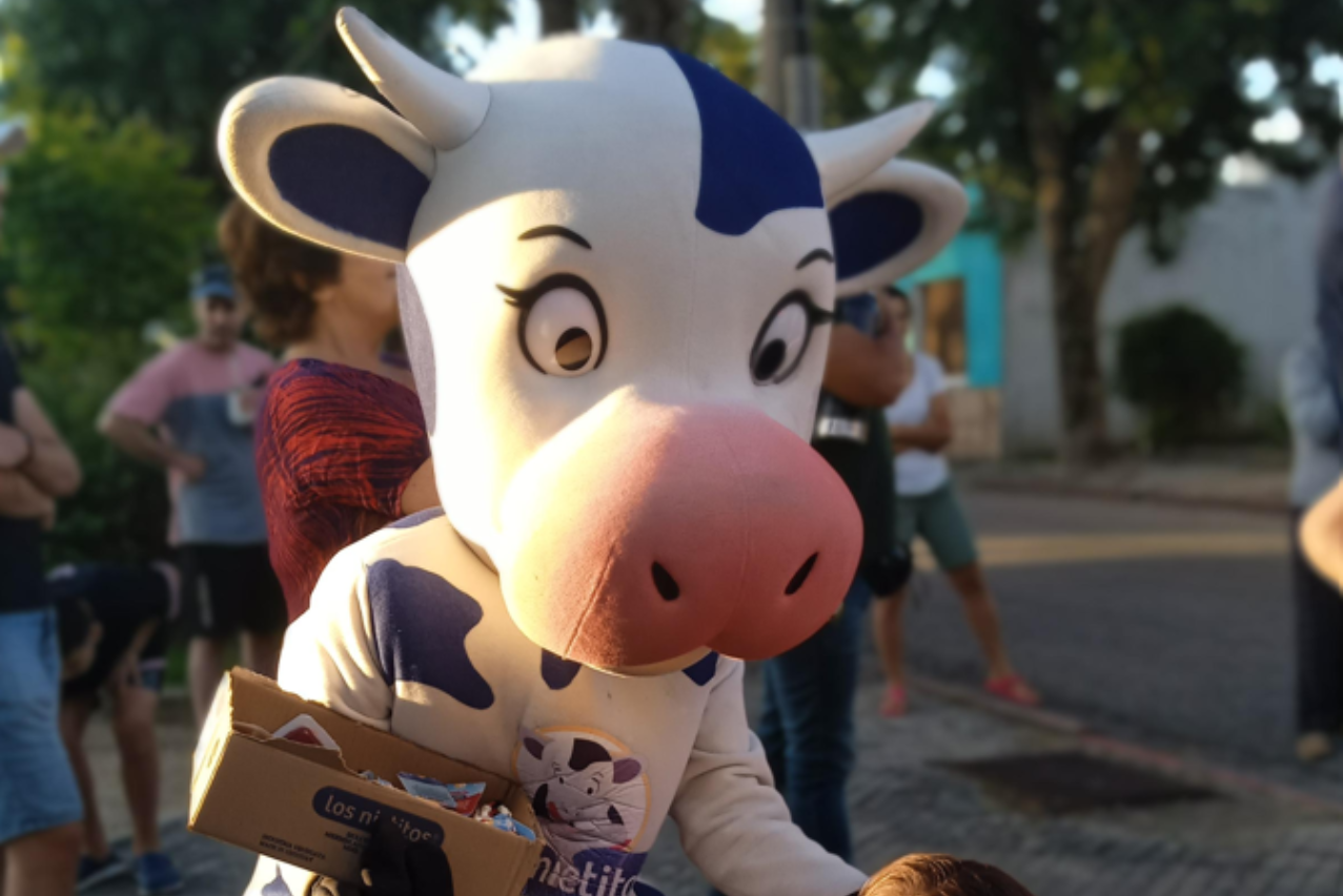 Los Nietitos volvió a entregar regalos el Día de Reyes a niños de la villa coloniense de La Paz 