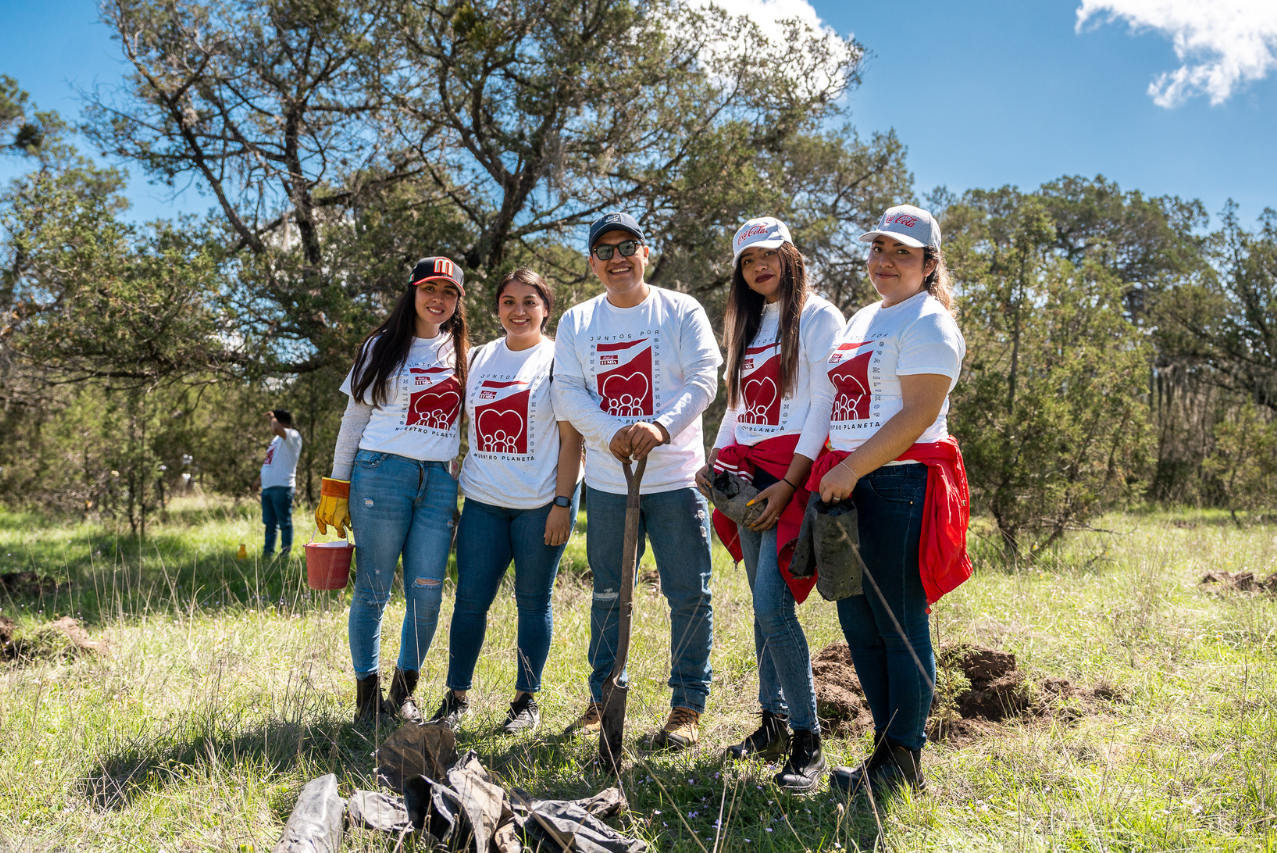 FEMSA y Coca-Cola FEMSA son reconocidas en el S&P Global Sustainability Yearbook 2025 