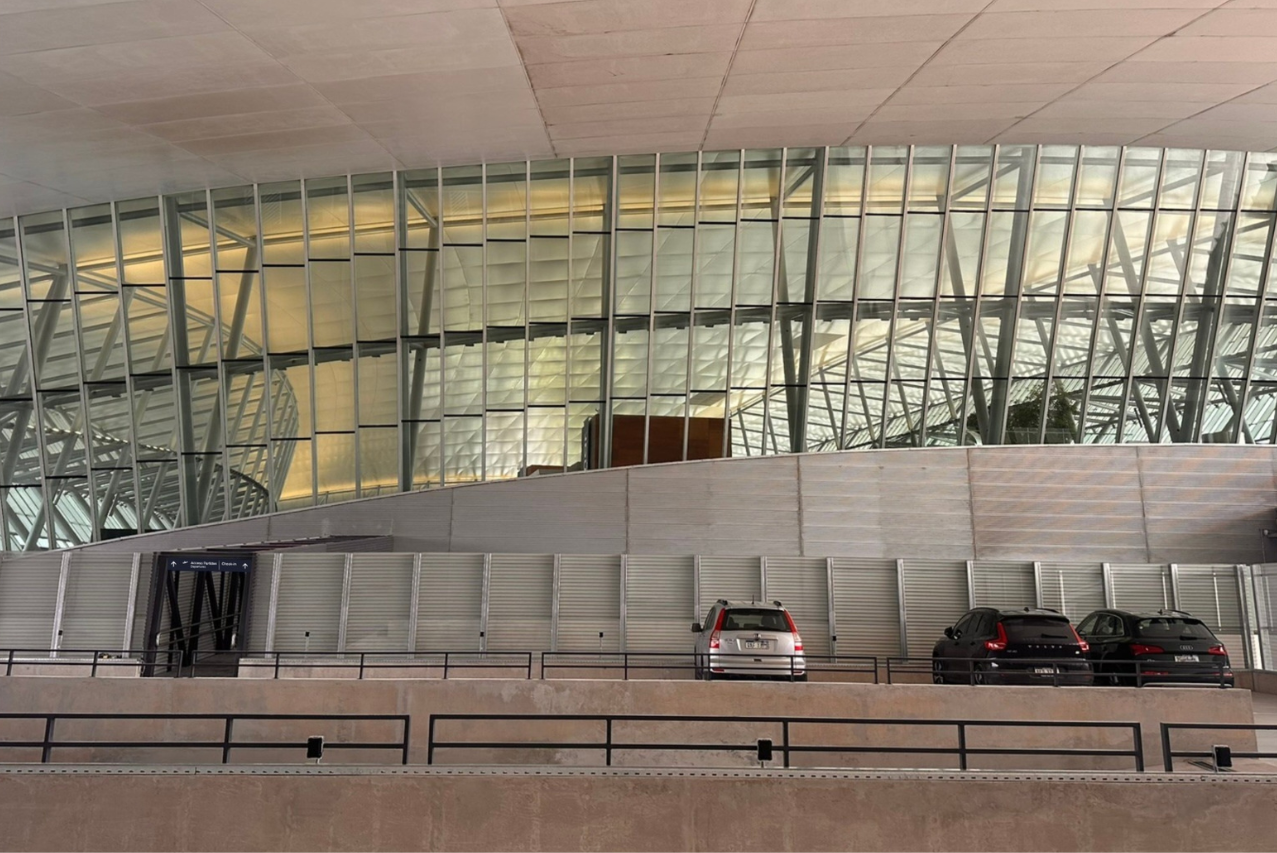 Aeropuerto de Carrasco inaugura innovador parking techado con conexión directa al check -in 